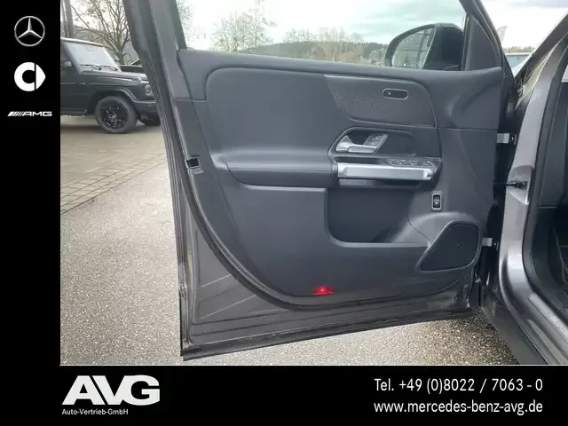 Mercedes-Benz EQB 300