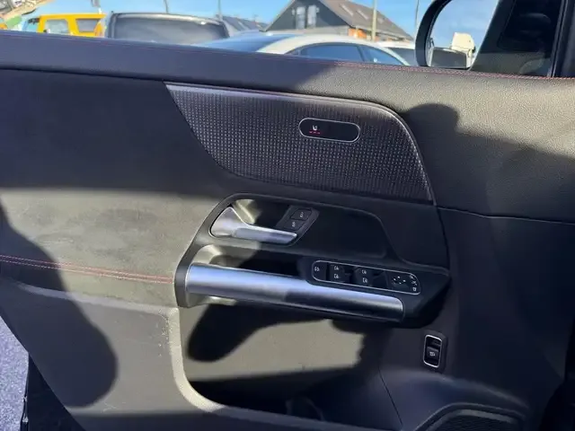 Mercedes-Benz EQA 300