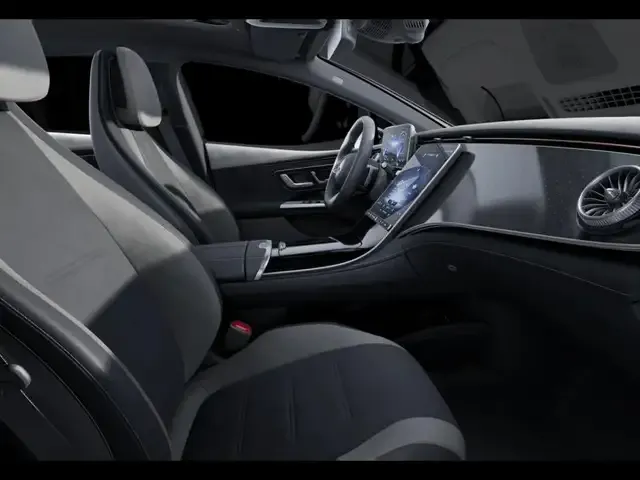 Mercedes-Benz EQE 300