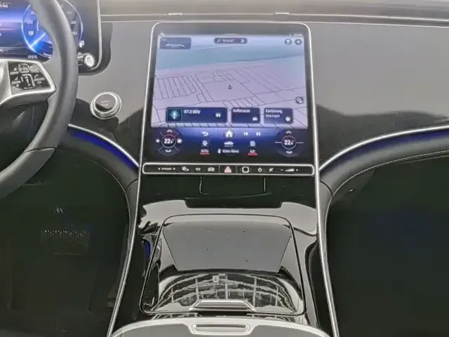 Mercedes-Benz EQE 300