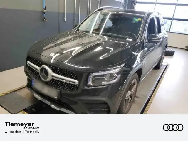 Mercedes-Benz GLB 220