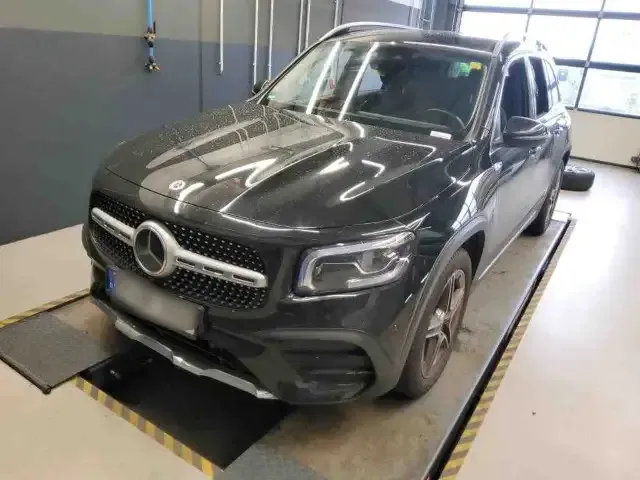 Mercedes-Benz GLB 220