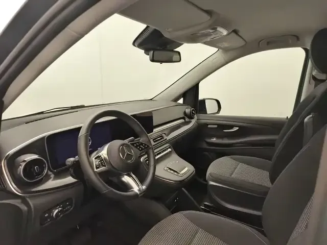 Mercedes-Benz V 220