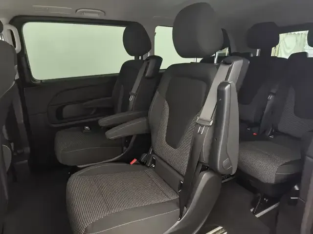 Mercedes-Benz V 220