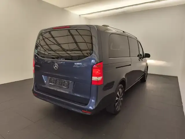 Mercedes-Benz V 220