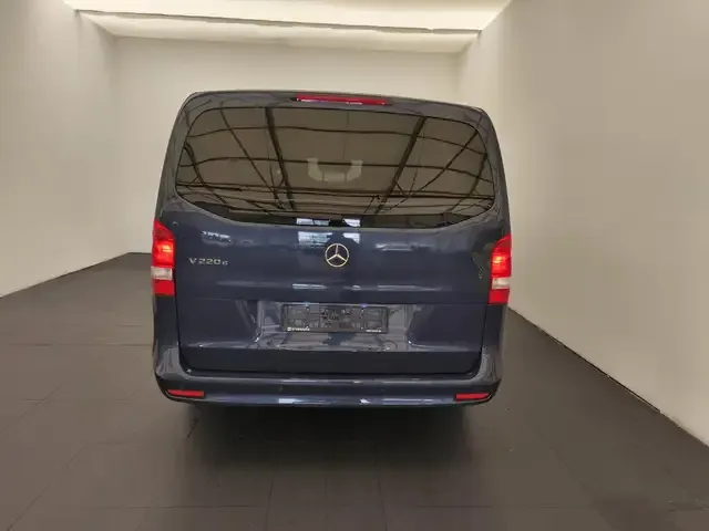 Mercedes-Benz V 220