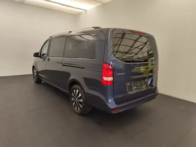 Mercedes-Benz V 220