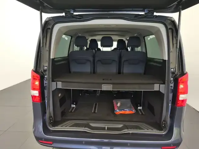 Mercedes-Benz V 220