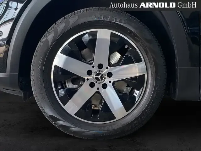 Mercedes-Benz GLB 220