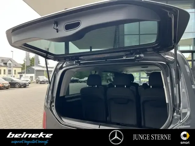Mercedes-Benz V 220