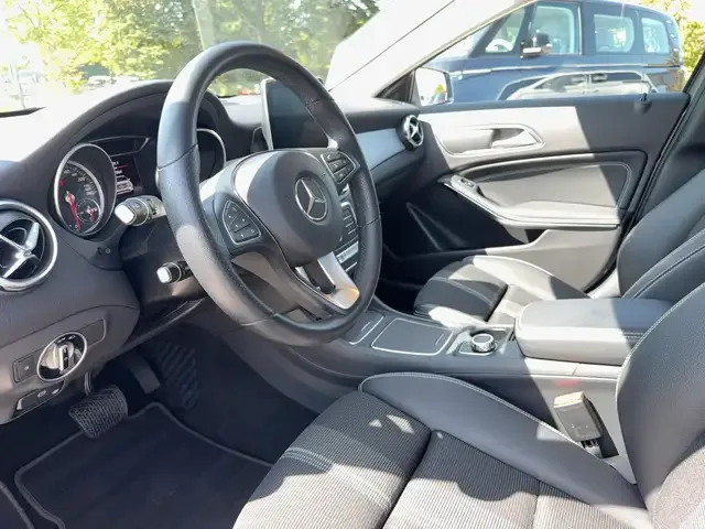 Mercedes-Benz GLA 220