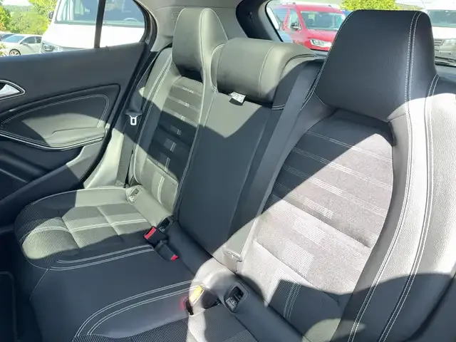 Mercedes-Benz GLA 220