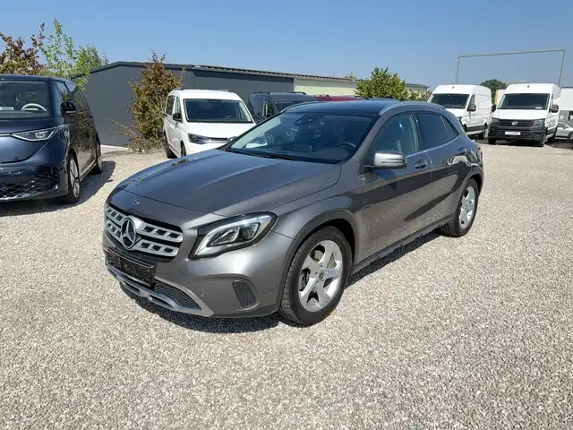 Mercedes-Benz GLA 220