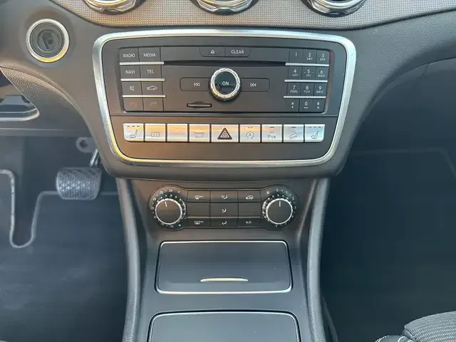 Mercedes-Benz GLA 220