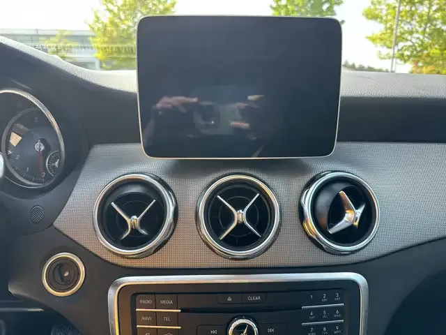 Mercedes-Benz GLA 220