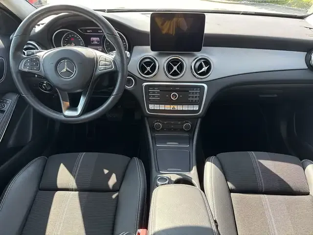 Mercedes-Benz GLA 220