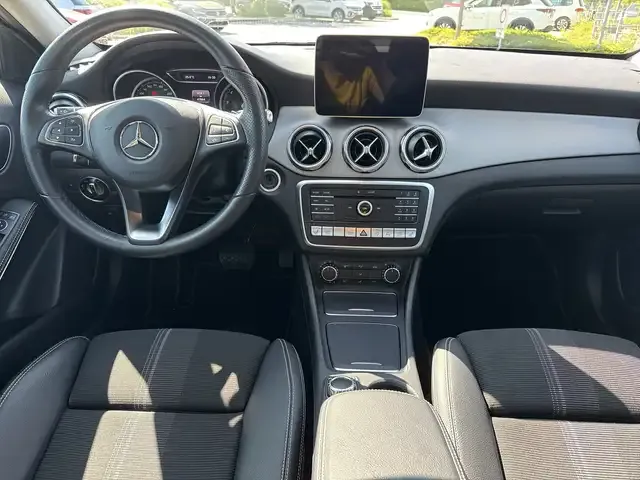 Mercedes-Benz GLA 220