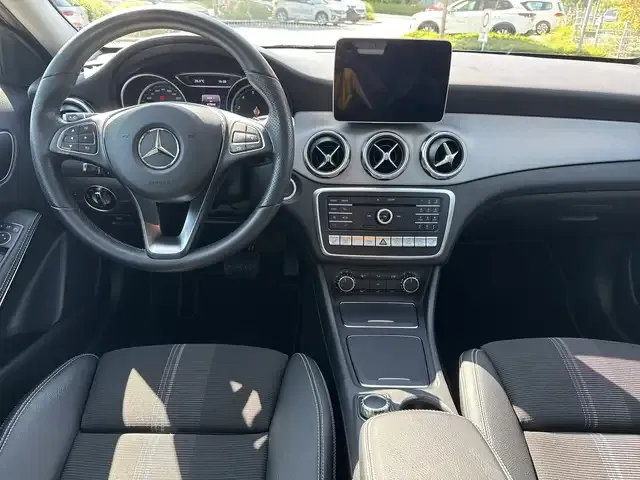 Mercedes-Benz GLA 220