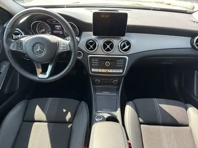 Mercedes-Benz GLA 220