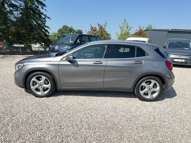 Mercedes-Benz GLA 220