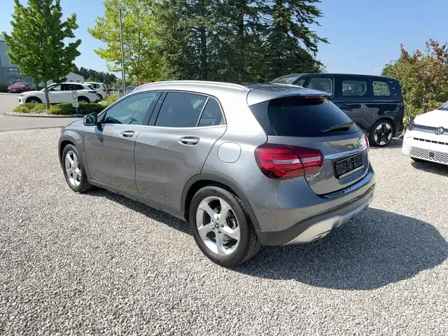 Mercedes-Benz GLA 220