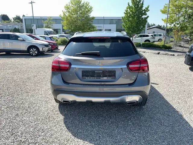 Mercedes-Benz GLA 220