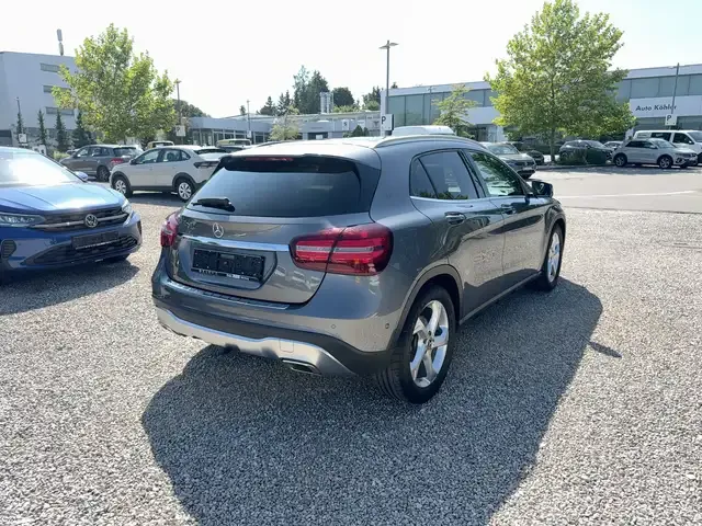 Mercedes-Benz GLA 220
