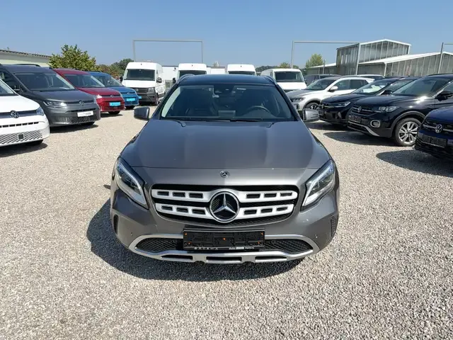 Mercedes-Benz GLA 220
