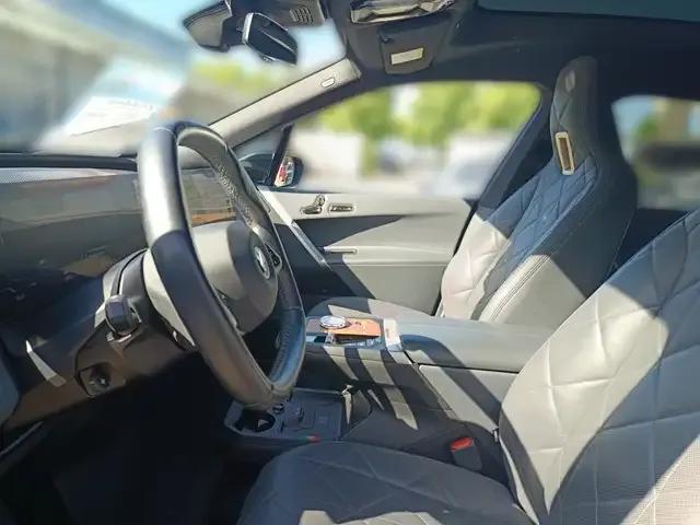 BMW iX