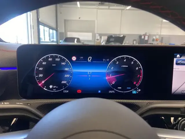 Mercedes-Benz CLA 180