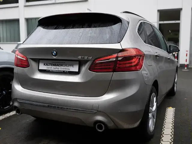 BMW 218