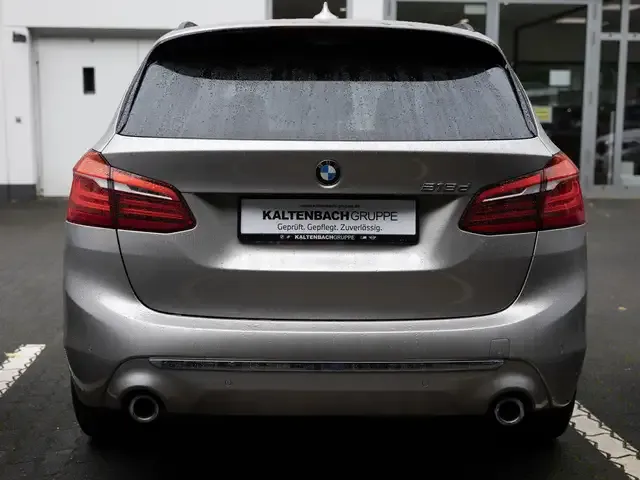 BMW 218