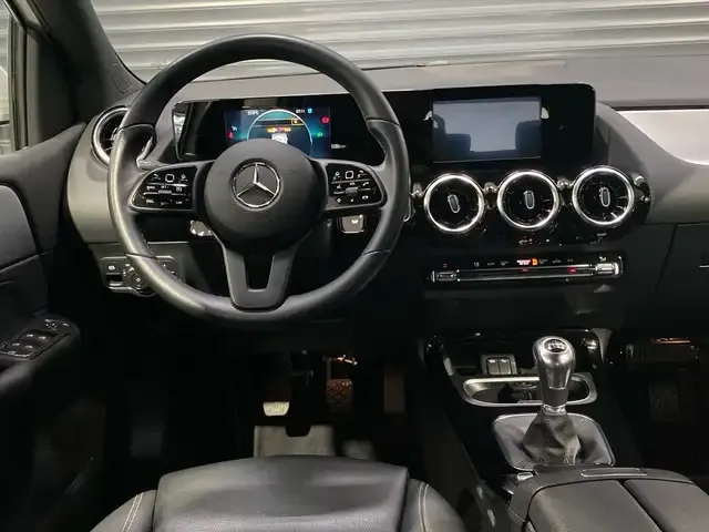 Mercedes-Benz B 180