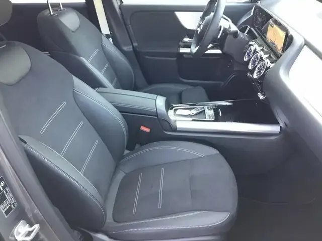 Mercedes-Benz GLA 220