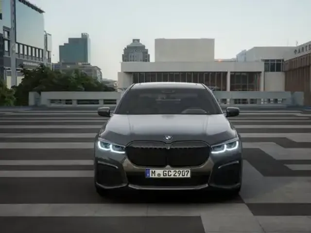 BMW 740