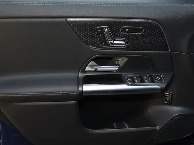 Mercedes-Benz EQA 300