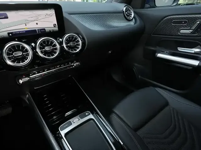 Mercedes-Benz EQA 300