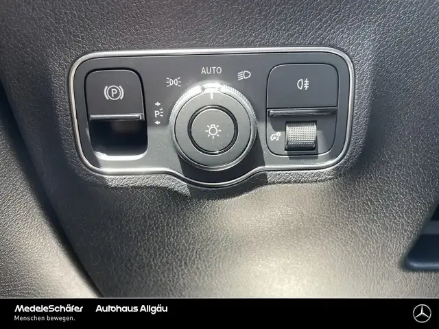 Mercedes-Benz GLB 180