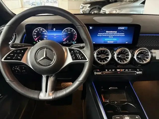 Mercedes-Benz GLB 200