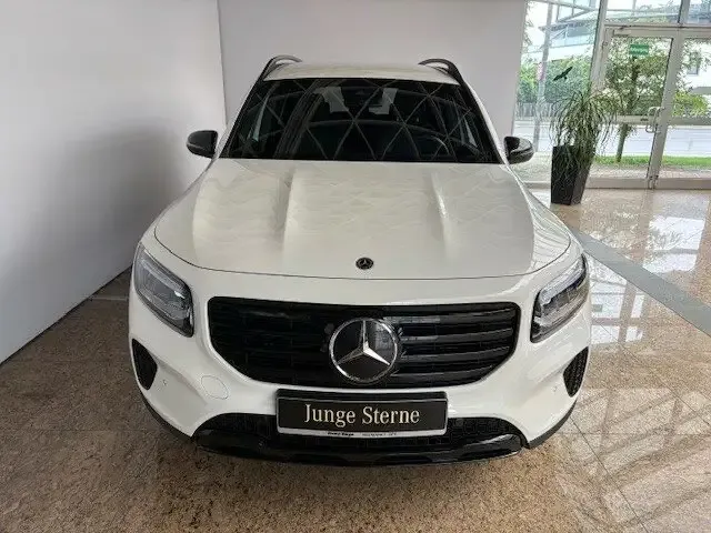 Mercedes-Benz GLB 200