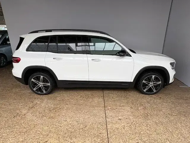 Mercedes-Benz GLB 200