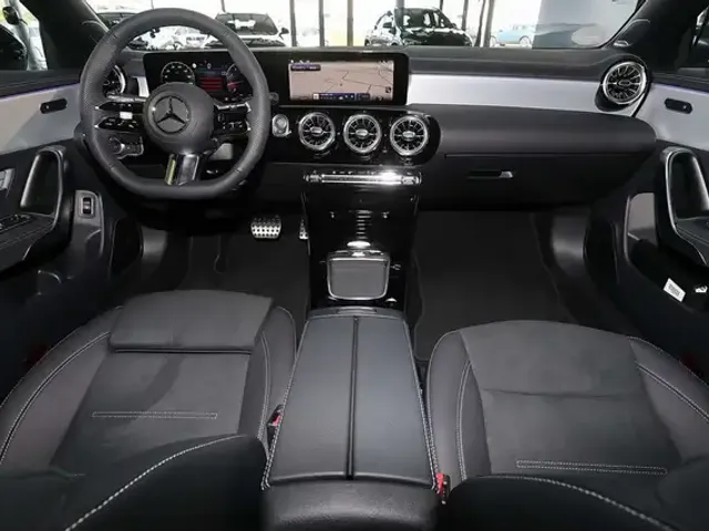Mercedes-Benz CLA 200
