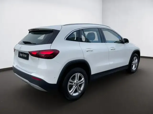 Mercedes-Benz GLA 220