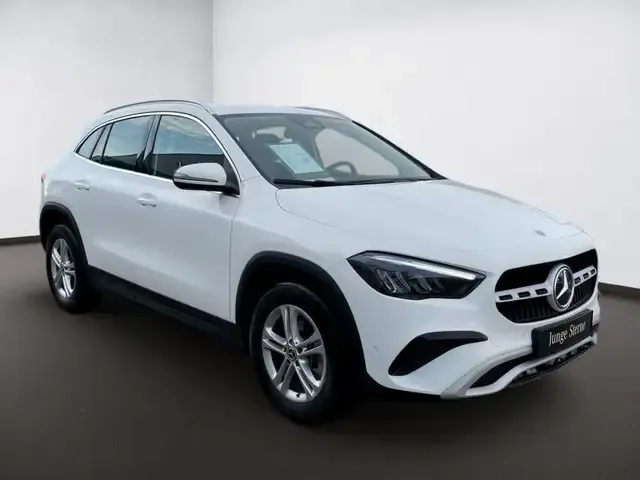 Mercedes-Benz GLA 220