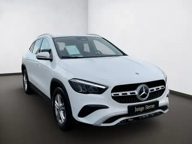 Mercedes-Benz GLA 220