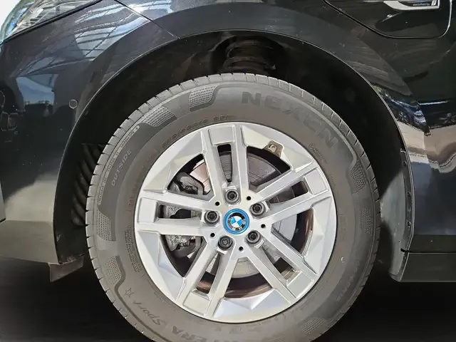 BMW 225