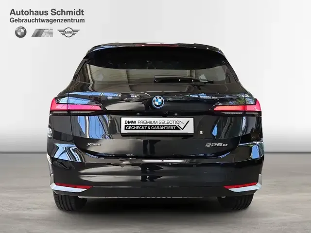 BMW 225
