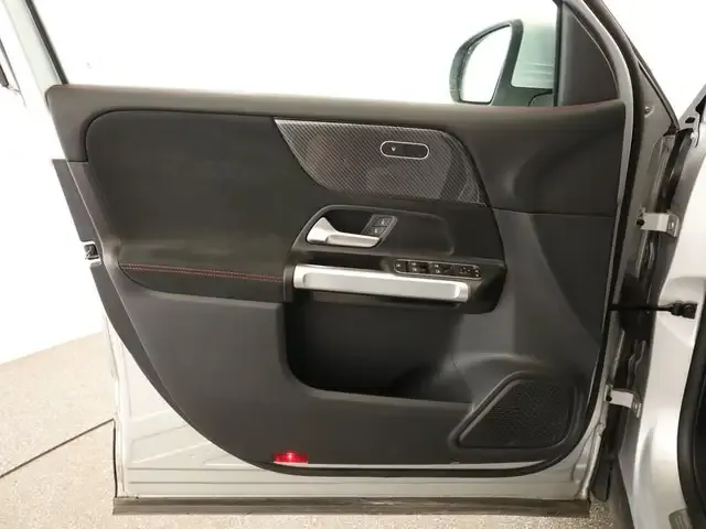 Mercedes-Benz GLB 180