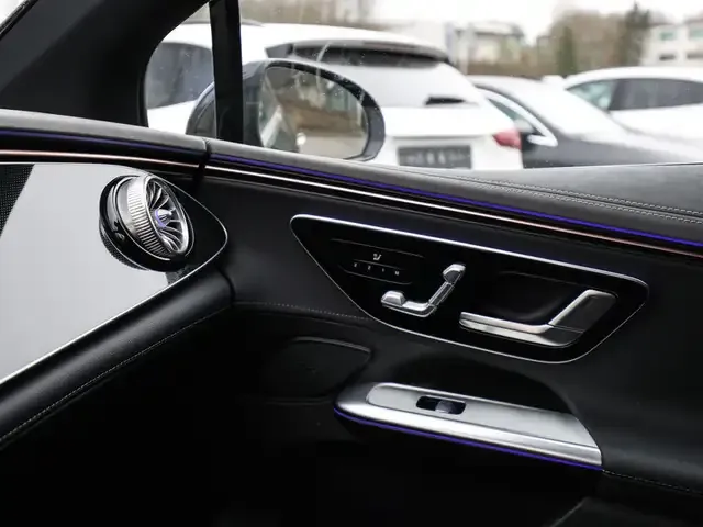 Mercedes-Benz EQE 300