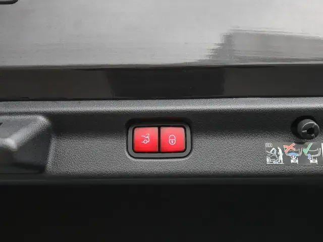 Mercedes-Benz EQE 300